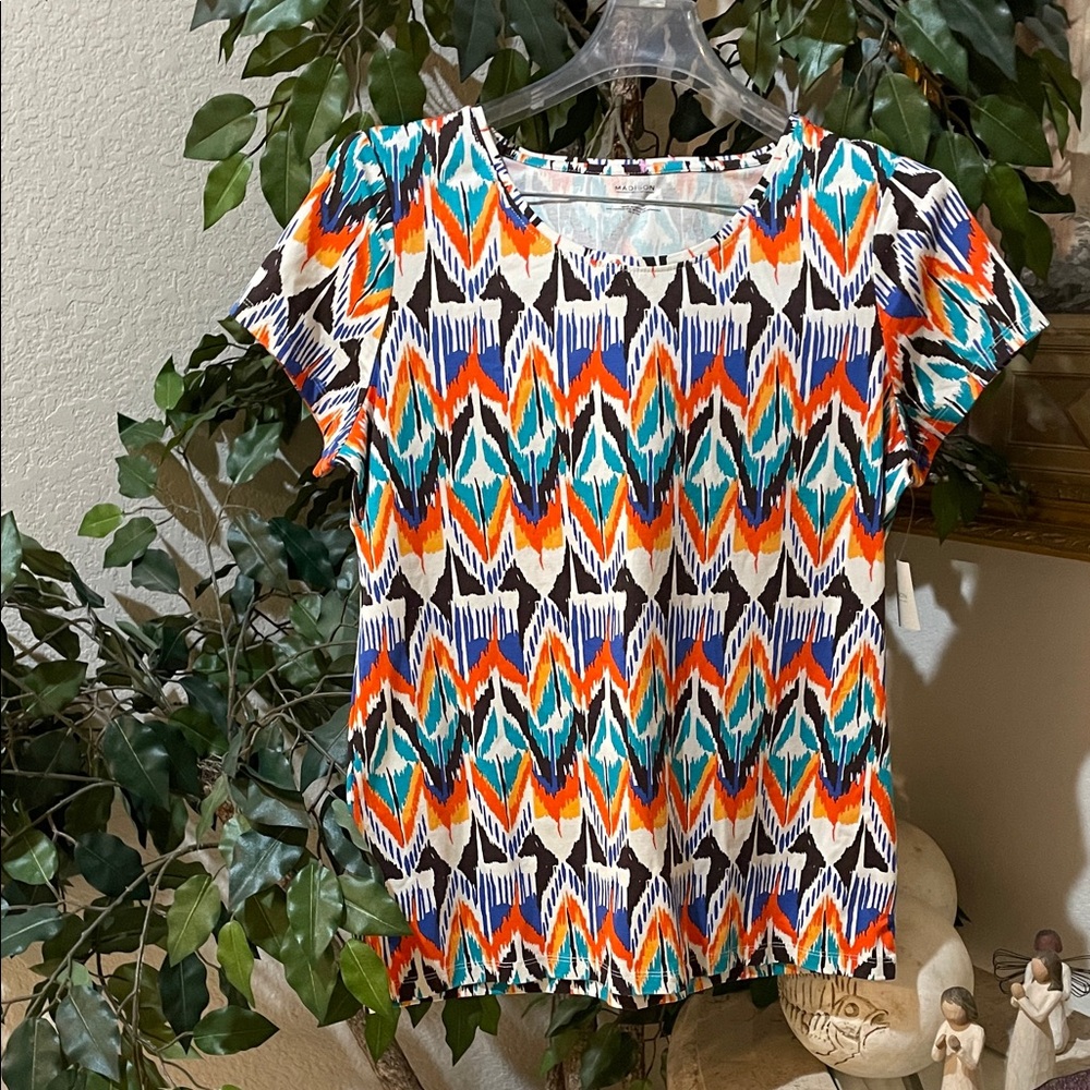 ❤️‍🔥 NWT Madison Paris NY Vibrant Chevron Short Sleeve Top ladies SZ L Brand New
